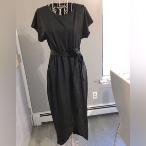 Amazon Women black short sleeve crew neck midi dress New without tag